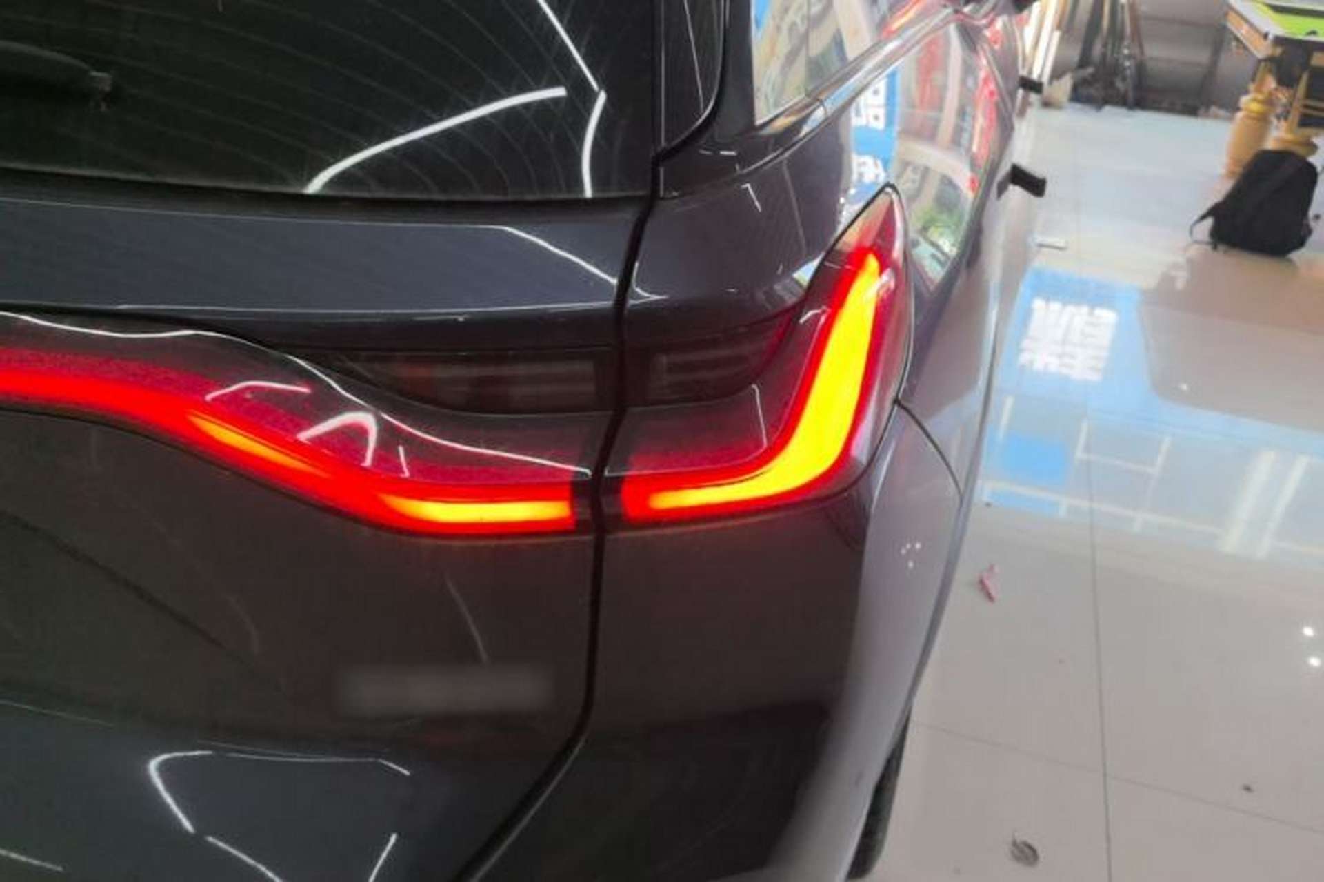 Used Nio ES8 2020 580 km Range Signature Edition Six-Seater Version Right Rear Taillight