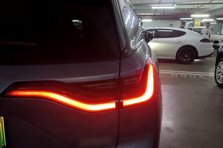 Used Nio ES8 2020 580 km Range Signature Edition Six-Seater Version Right Rear Taillight