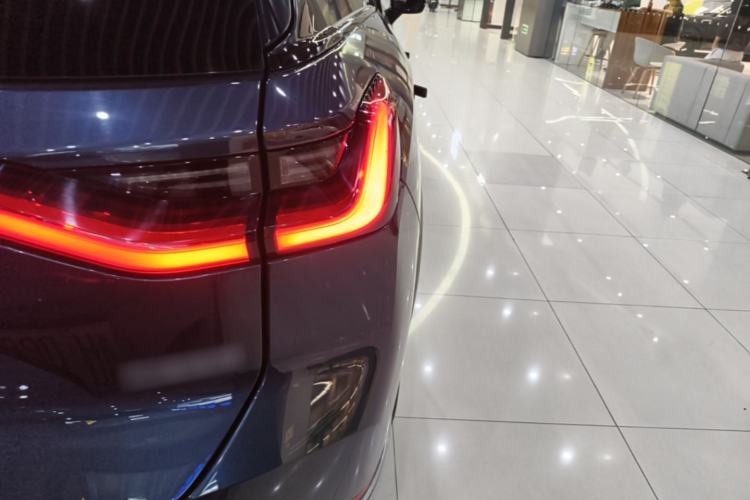 Used Nio ES8 2020 415 km Signature Edition 6-Seater Version Right Rear Taillight