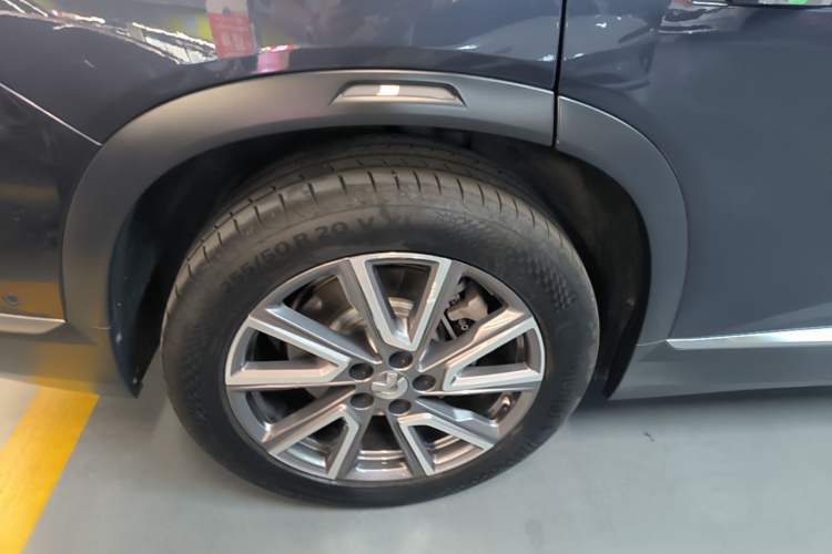 Used Nio ES8 2020 580 km Range Six-Seater Version Right Rear Wheel Hub