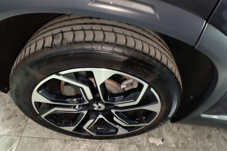 Used Nio ES8 2020 415 km Signature Edition 6-Seater Version Right Rear Wheel Hub