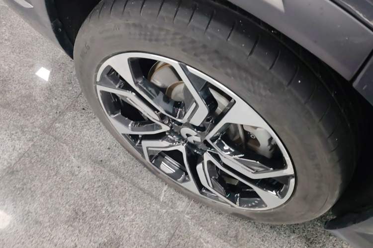 Used Nio ES8 2020 450 km Range 6-Seater Version Right Rear Wheel Hub