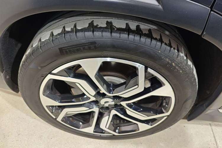 Used Nio ES8 2020 415 km Signature Edition 6-Seater Version Right Rear Wheel Hub