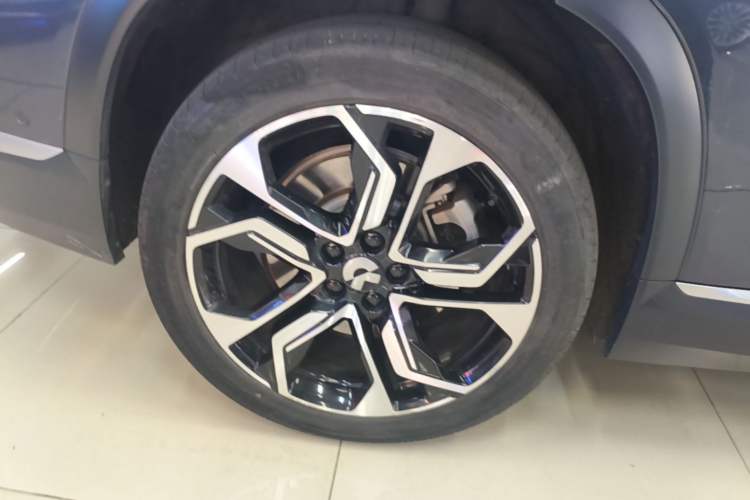Used Nio ES8 2020 580 km Range Signature Edition Six-Seater Version Right Rear Wheel Hub
