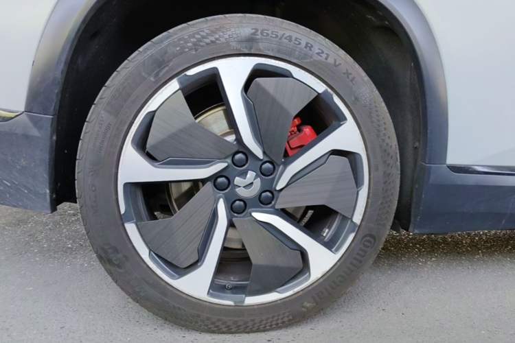 Used Nio ES8 2020 415 km Signature Edition 6-Seater Version Right Rear Wheel Hub