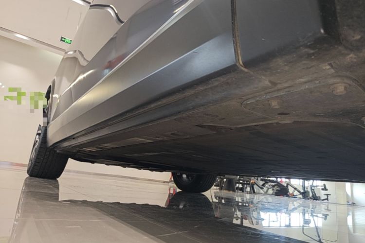Used Nio ES8 2020 415 KM Signature Edition 7-Seater Version Right Side Sill