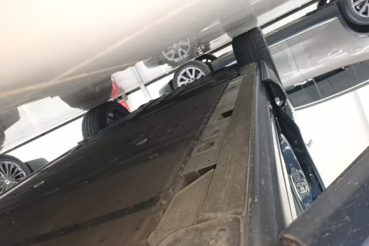 Used Nio ES8 2020 580 km Range Signature Edition Six-Seater Version Right Side Sill