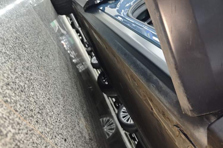 Used Nio ES8 2020 580 km Range Signature Edition Six-Seater Version Right Side Sill