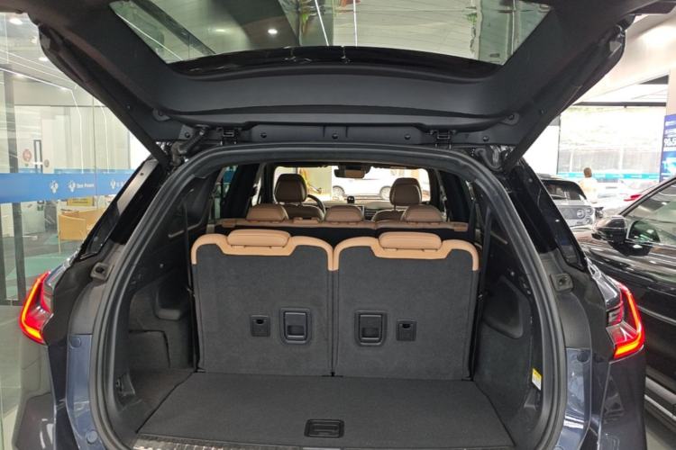 Used Nio ES8 2020 415 KM Signature Edition 7-Seater Version Trunk