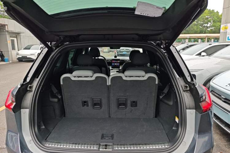 Used Nio ES8 2020 580 km Range Six-Seater Version Trunk
