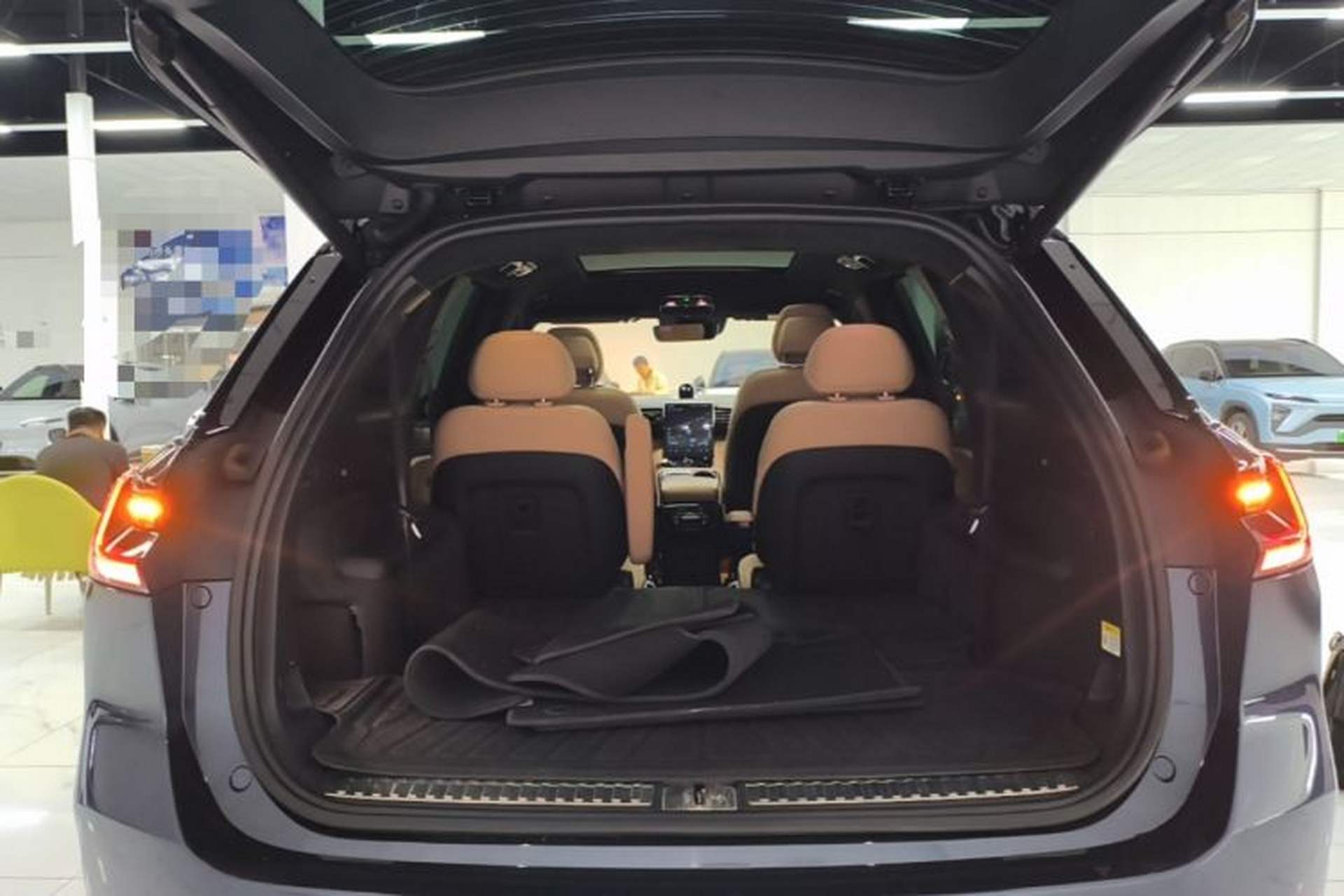 Used Nio ES8 2020 415 km Signature Edition 6-Seater Version Trunk