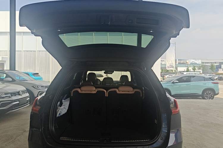 Used Nio ES8 2020 580 km Signature Edition 7-Seater Version Trunk