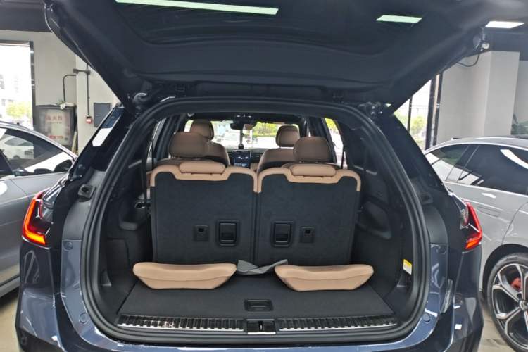 Used Nio ES8 2020 415 km Signature Edition 6-Seater Version Trunk