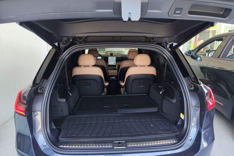 Used Nio ES8 2020 415 km Range 6-Seater Version Trunk