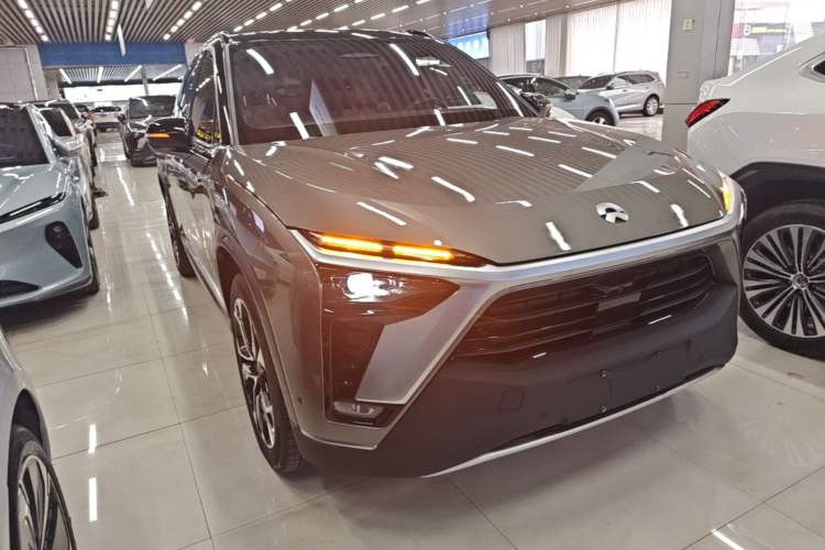 Used Nio ES8 2020 415 km Signature Edition 6-Seater Version Front Right 45 Deg