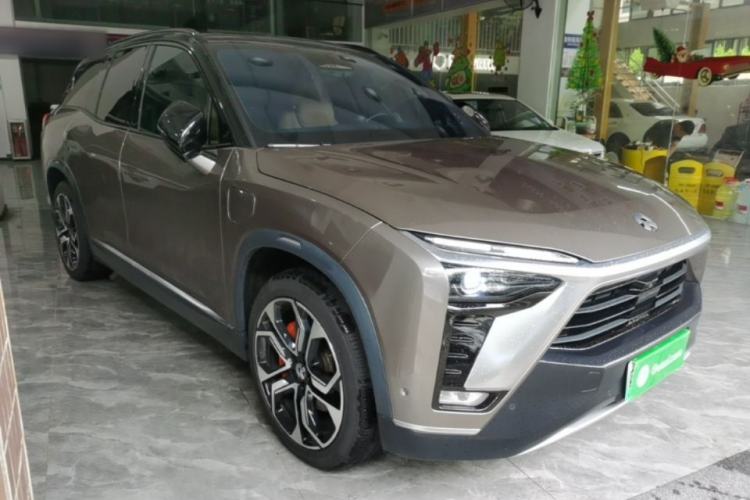 Used Nio ES8 2020 415 km Signature Edition 6-Seater Version Front Right 45 Deg