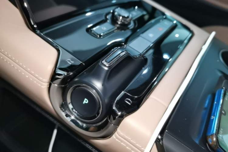 Used Nio ES8 2020 415 km Signature Edition 6-Seater Version Gear Lever