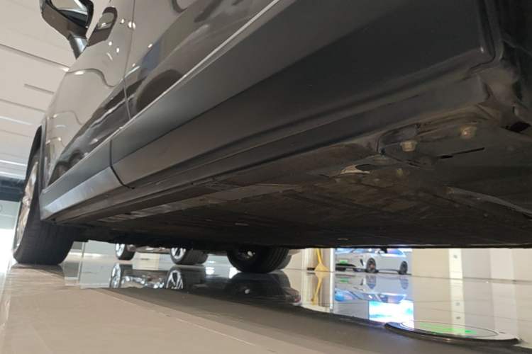 Used Nio ES8 2020 580 km Range Six-Seater Version Left Side Sill