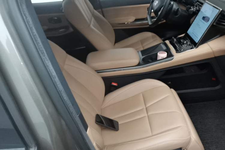Used Nio ES8 2020 580 km Range Six-Seater Version Right Front Seat