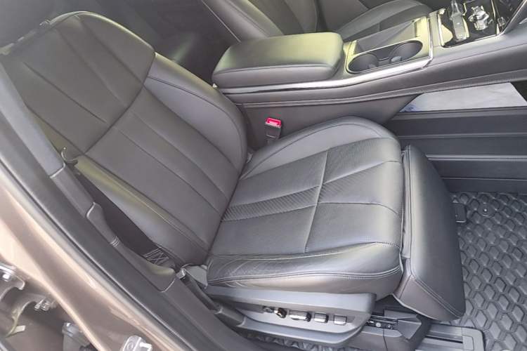 Used Nio ES8 2020 415 km Range 7-Seater Version Right Front Seat