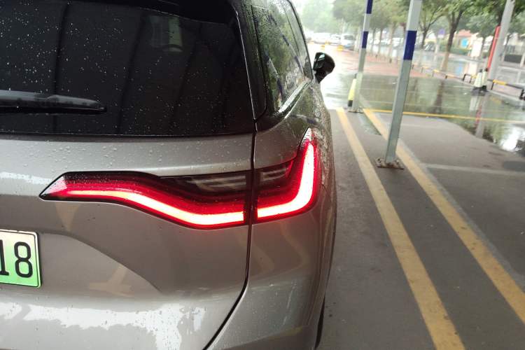 Used Nio ES8 2020 415 km Range 6-Seater Version Right Rear Taillight