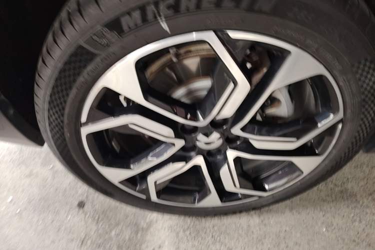 Used Nio ES8 2020 580 km Range Six-Seater Version Right Rear Wheel Hub