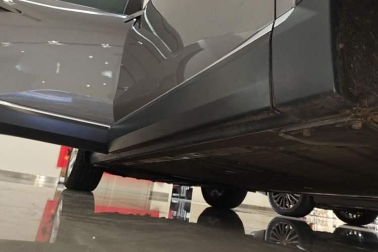 Used Nio ES8 2020 580 km Range Six-Seater Version Right Side Sill