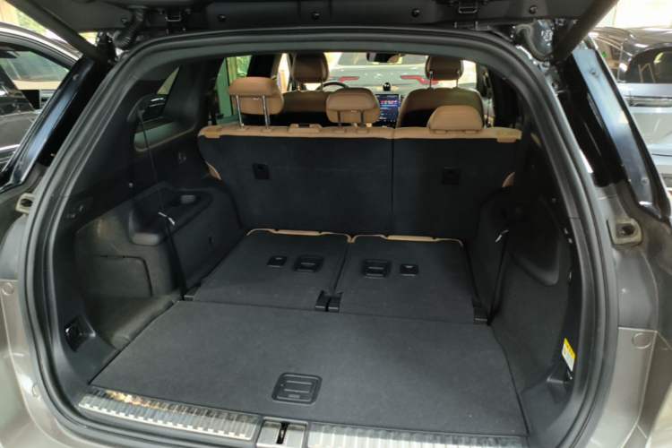 Used Nio ES8 2020 415 km Range 7-Seater Version Trunk