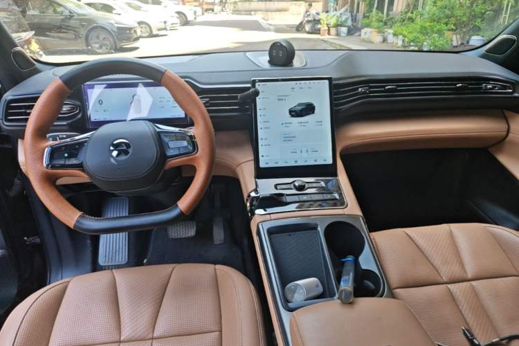 Used Nio ES8 2020 450 km Range 6-Seater Version Center Console