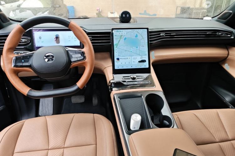 Used Nio ES8 2020 450 km Range 6-Seater Version Center Console