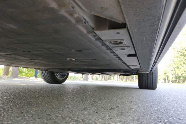 Used Nio ES8  Chassis Front Left