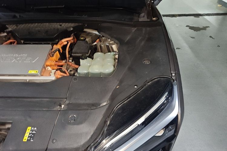 Used Nio ES8 2020 415 km Range 6-Seater Version Engine Bay Left