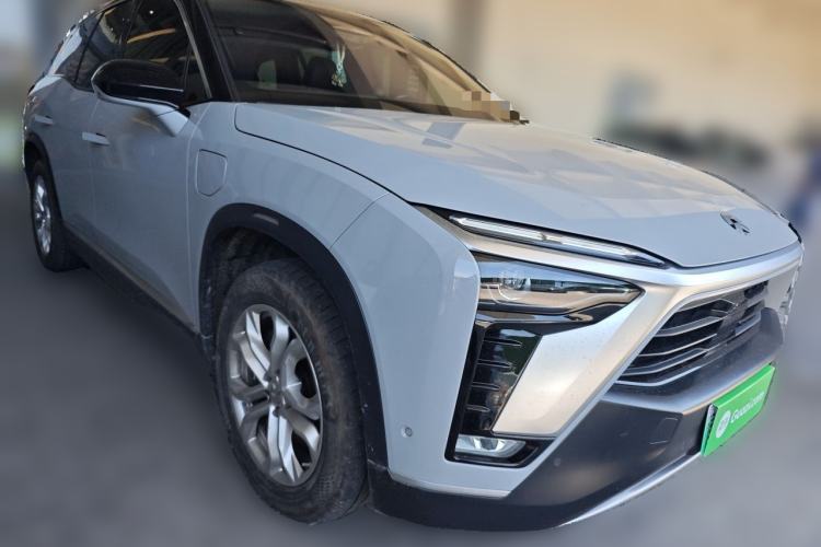 Used Nio ES8 2020 580 km Range 7-Seater Version Front Right 45 Deg