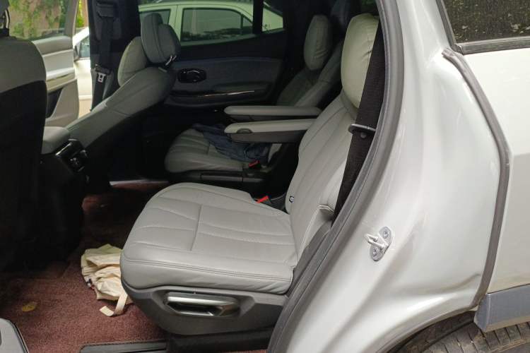 Used Nio ES8 2020 580 km Range Signature Edition Six-Seater Version Left Rear Seat