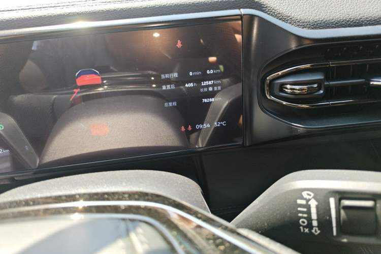 Used Nio ES8 2020 415 km Range 6-Seater Version Odometer Close Up