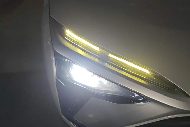 Used Nio ES8 2020 415 km Range 6-Seater Version Right Front Headlight