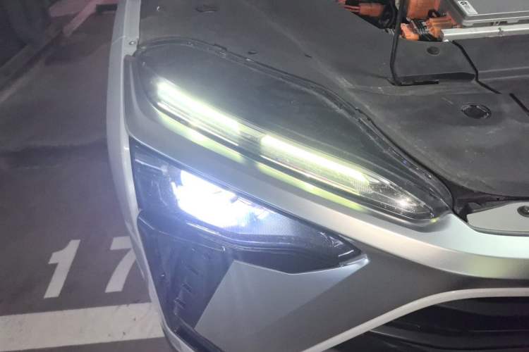 Used Nio ES8  Right Front Headlight