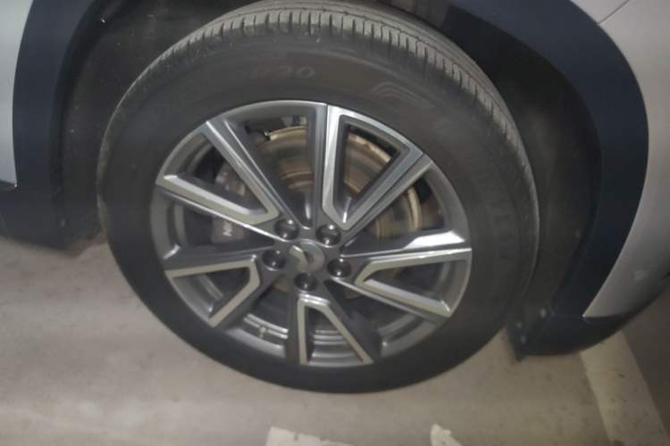 Used Nio ES8 2020 415 km Range 6-Seater Version Right Front Wheel Hub
