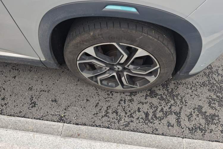 Used Nio ES8 2020 580 km Range Signature Edition Six-Seater Version Right Front Wheel Hub