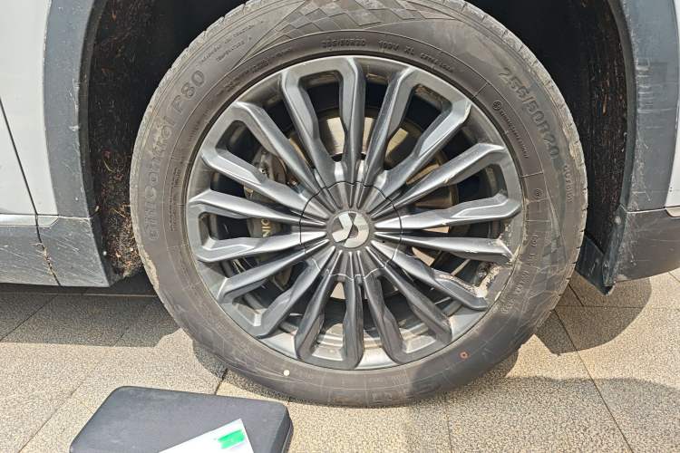 Used Nio ES8 2020 580 km Range Six-Seater Version Right Front Wheel Hub