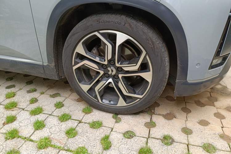 Used Nio ES8 2020 580 km Range Signature Edition Six-Seater Version Right Front Wheel Hub
