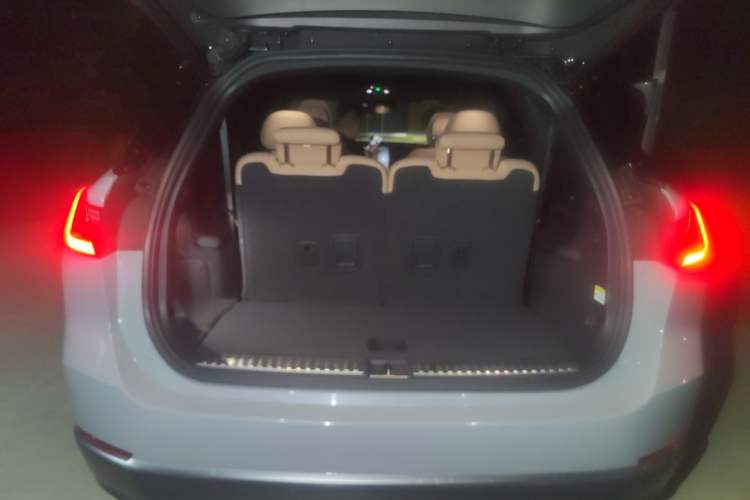 Used Nio ES8 2020 415 km Range 6-Seater Version Trunk