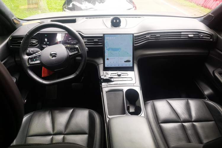 Used Nio ES8 2020 580 km Range Signature Edition Six-Seater Version Center Console