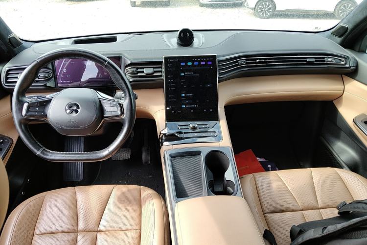 Used Nio ES8 2020 415 km Range 6-Seater Version Center Console