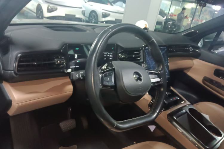 Used Nio ES8 2020 450 km Range 6-Seater Version Center Console