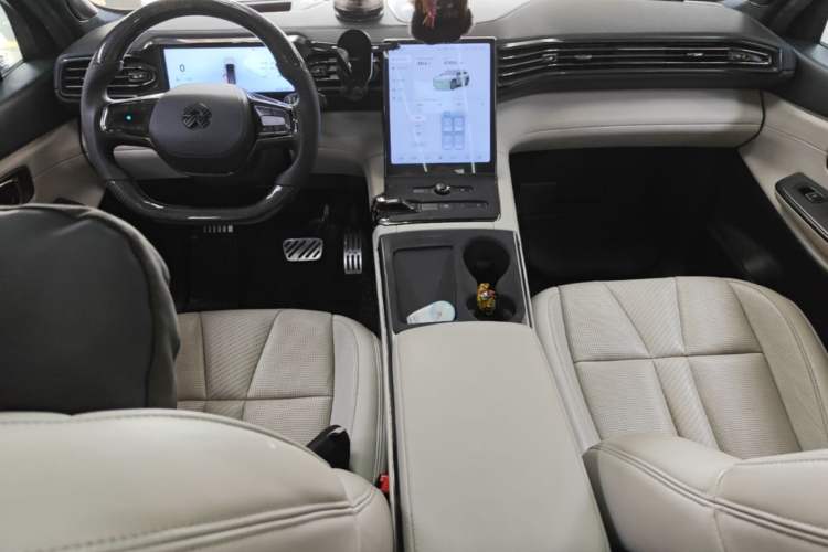 Used Nio ES8 2020 580 km Range Signature Edition Six-Seater Version Center Console
