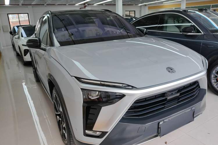 Used Nio ES8 2020 580 km Range Signature Edition Six-Seater Version Front Right 45 Deg