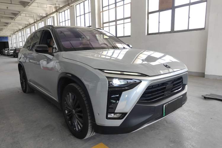 Used Nio ES8 2020 415 km Range 6-Seater Version Front Right 45 Deg