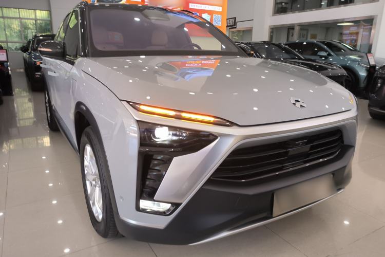 Used Nio ES8 2020 415 km Range 7-Seater Version Front Right 45 Deg