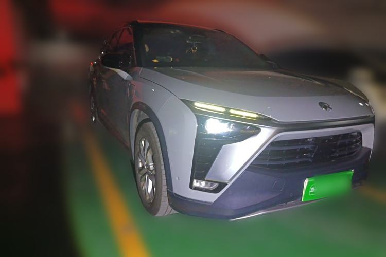 Used Nio ES8 2020 415 km Range 6-Seater Version Front Right 45 Deg